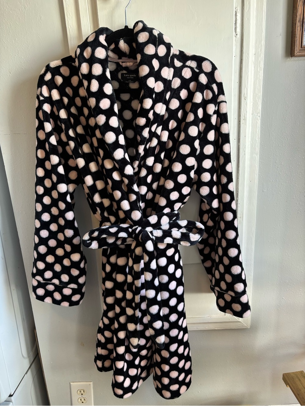 kate spade Black with Light Pink Polka Dot Plush Robe